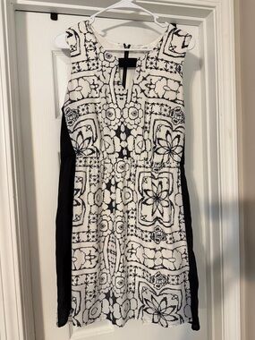 Charming Charlie Black and White Sleeveless Patterned Shift Dress